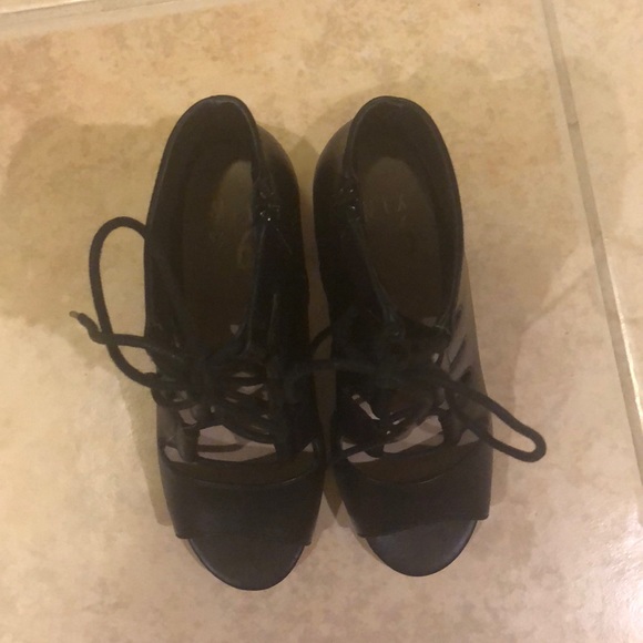 Black Lace-up Booties - Picture 4 of 5